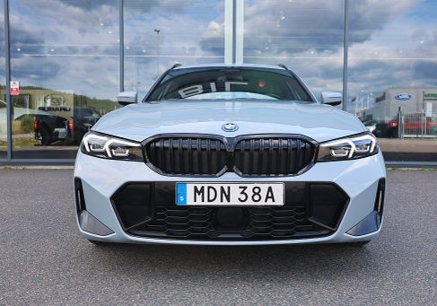 BMW 330, 2024