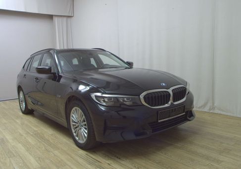 BMW 330, 2021
