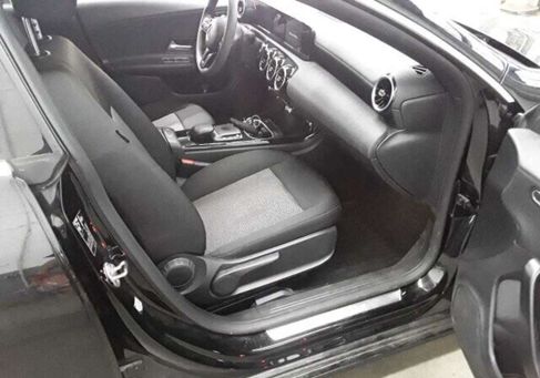 Mercedes-Benz CLA 180, 2025 3