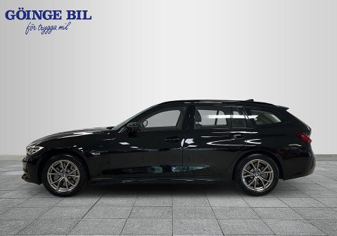 BMW 330, 2022