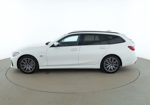 BMW 330, 2022