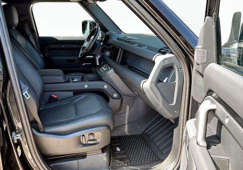 Land Rover Defender, 2024