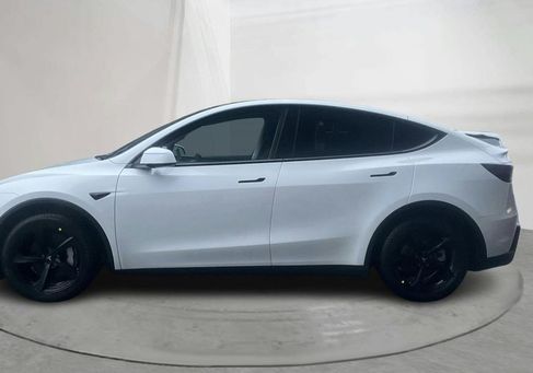 Tesla Model Y, 2025