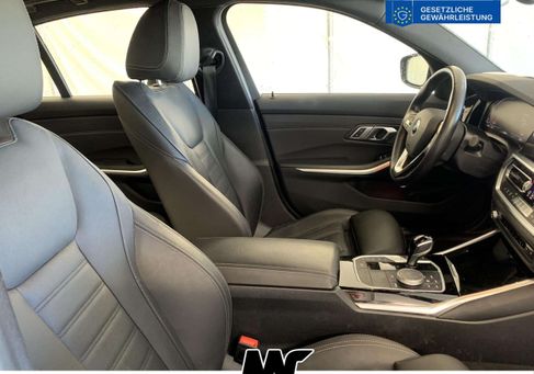 BMW 330, 2022 3
