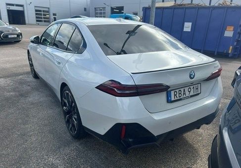 BMW 530, 2024 3