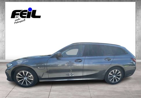 BMW 330, 2021