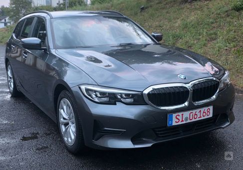 BMW 318, 2022
