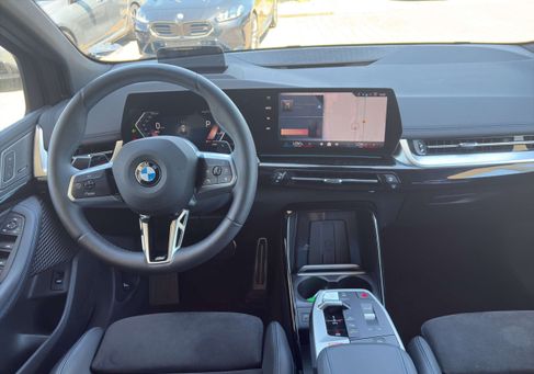 BMW 220, 2025