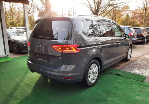 Volkswagen Touran, 2021 3