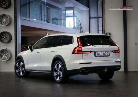 Volvo V60 Cross Country, 2021
