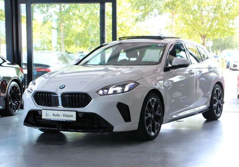 BMW 120, 2025 3