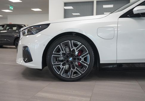 BMW 530, 2027 3