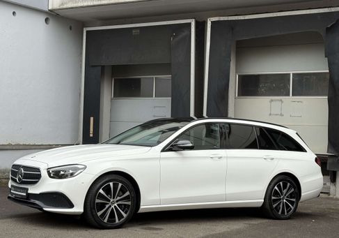 Mercedes-Benz E 300, 2022