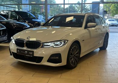 BMW 330, 2022