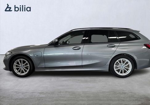 BMW 330, 2023