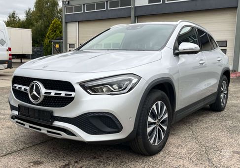 Mercedes-Benz GLA 200, 2021