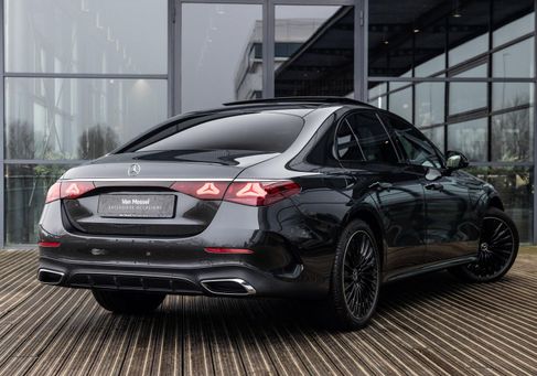 Mercedes-Benz E 300, 2025