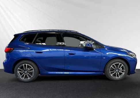 BMW 220, 2025 2