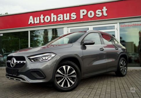 Mercedes-Benz GLA 200, 2021