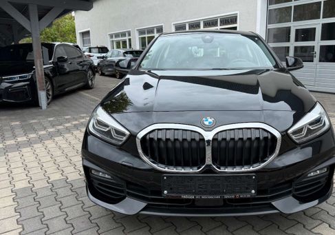 BMW 118, 2021