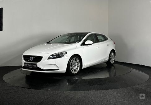 Volvo V40 Cross Country, 2014