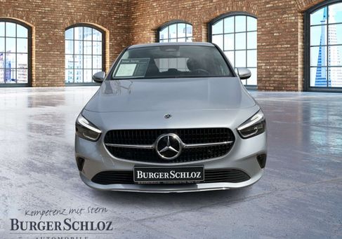 Mercedes-Benz B 180, 2025