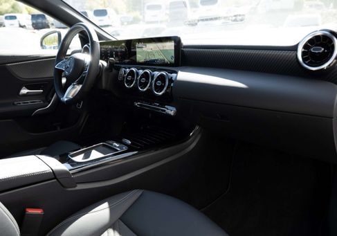 Mercedes-Benz CLA 180, 2025