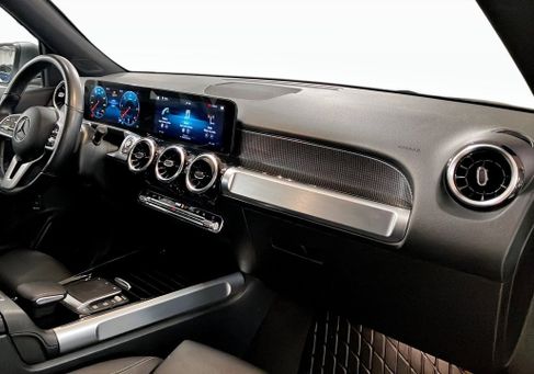 Mercedes-Benz GLB 200, 2021