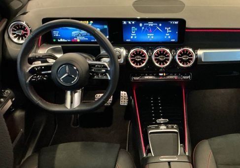 Mercedes-Benz GLB 200, 2025