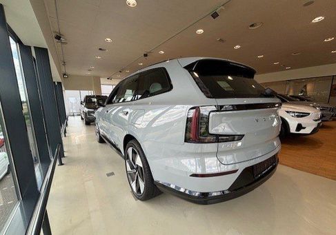 Volvo EX90, 2025