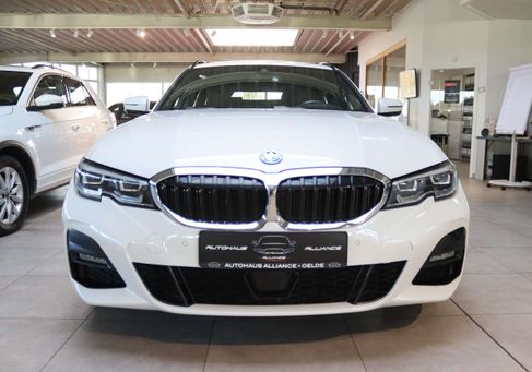 BMW 330, 2022