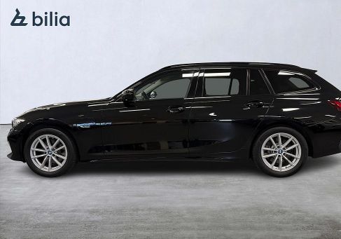 BMW 330, 2023