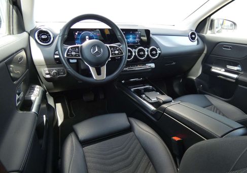 Mercedes-Benz GLA 200, 2023 3