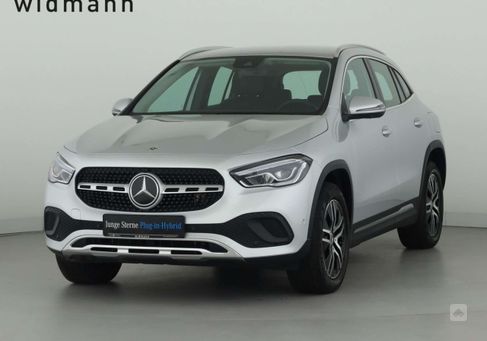 Mercedes-Benz GLA 250, 2021