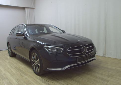Mercedes-Benz E 300, 2022 3