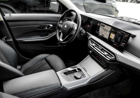 BMW 330, 2022