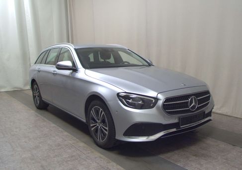 Mercedes-Benz E 220, 2022 3