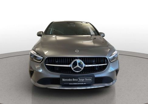Mercedes-Benz B 180, 2025