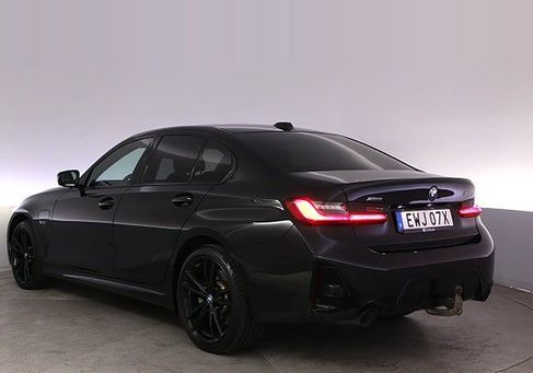 BMW 330, 2023