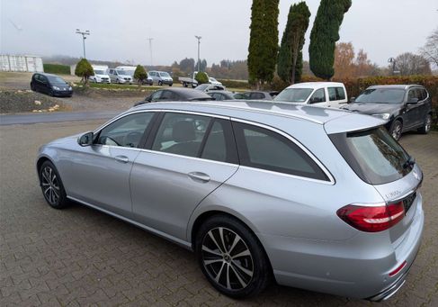 Mercedes-Benz E 300, 2022 3