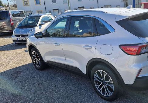 Ford Kuga, 2021