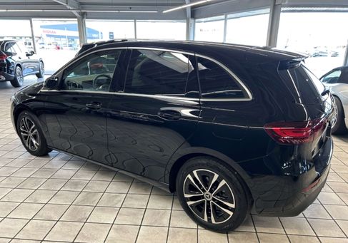 Mercedes-Benz B 180, 2024