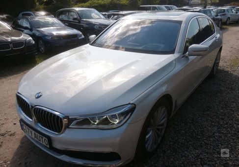 BMW 750, 2017
