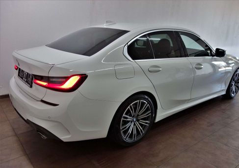 BMW 330, 2021