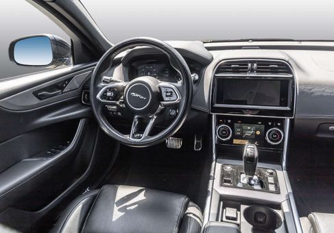 Jaguar XE, 2022