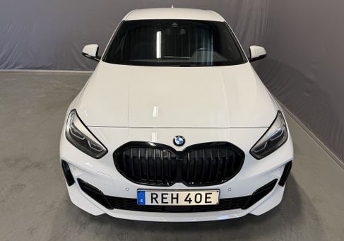 BMW 118, 2024
