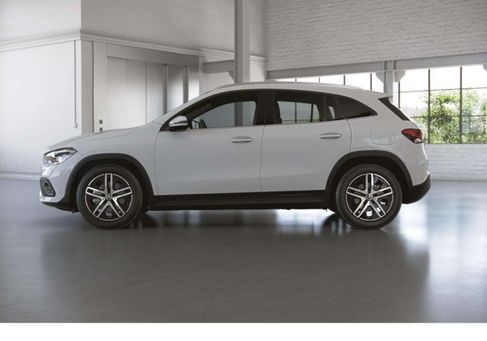 Mercedes-Benz GLA 200, 2022
