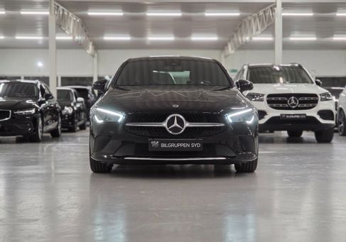 Mercedes-Benz CLA 180, 2021