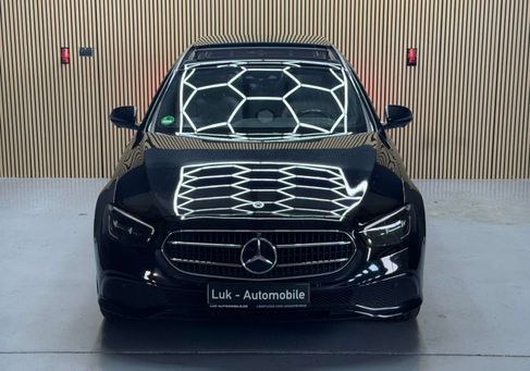 Mercedes-Benz E 300, 2022 3