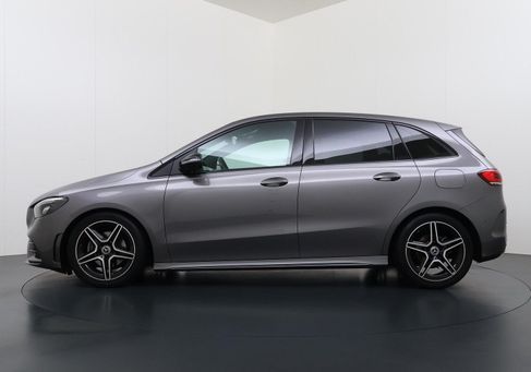 Mercedes-Benz B 180, 2022